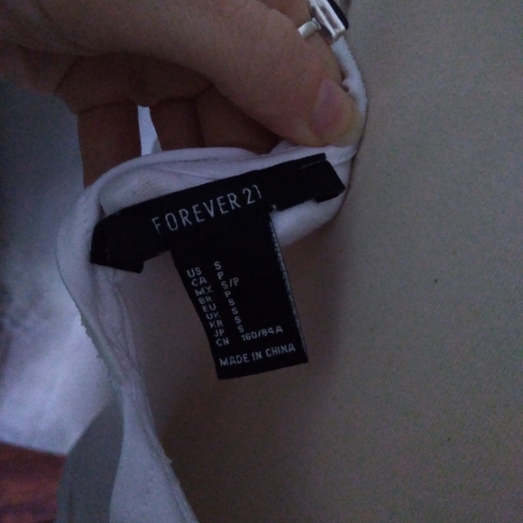 BOGO adorable ruffled white soft spandex body suit - Picture 7 of 8